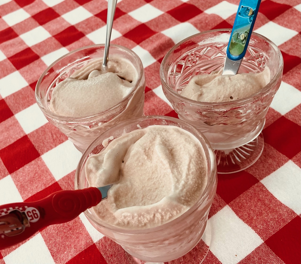 Wendy's copycat frosty, homemade frosty recipe, chocolate frosty homemade ice cream