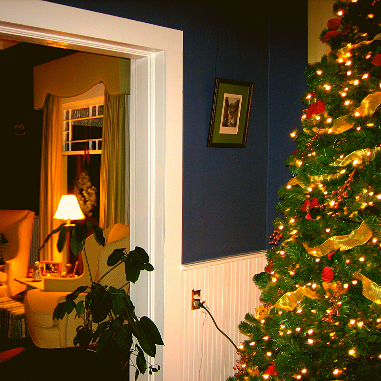 Here Is How I Decorate My Older House for Christmas