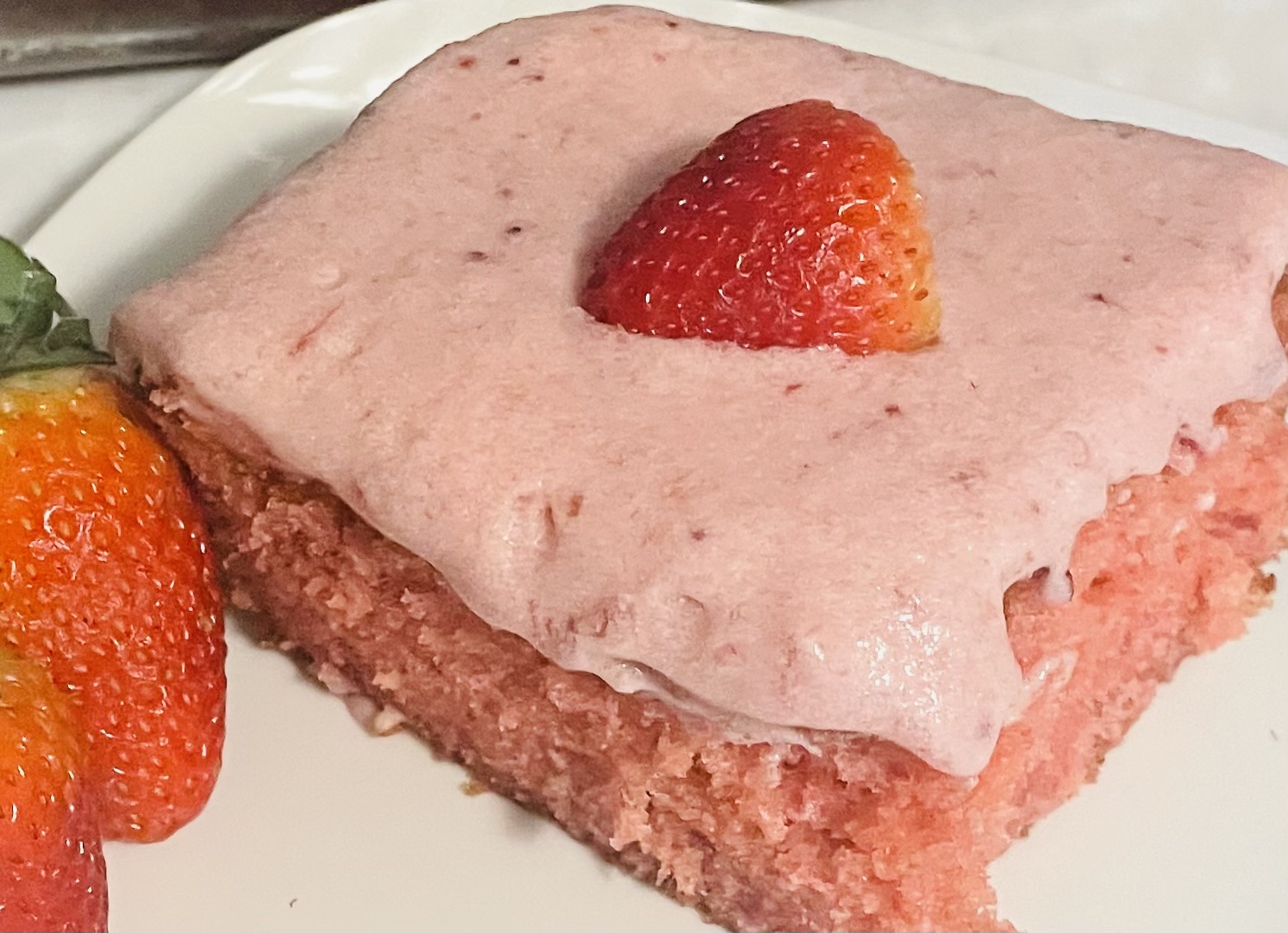 A Sensational Strawberry Cake Recipe That’s Sure to Please