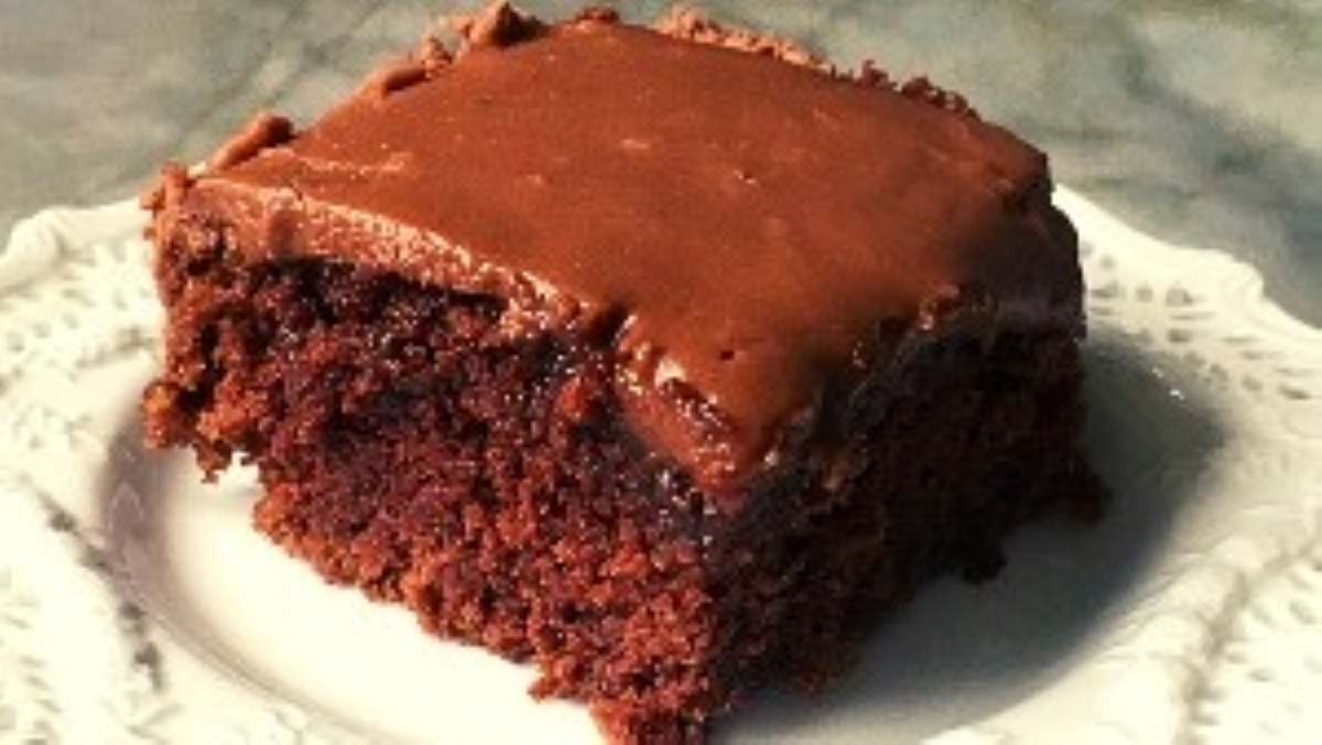 How to Make the Easiest and Most Irresistible Chocolate Cake